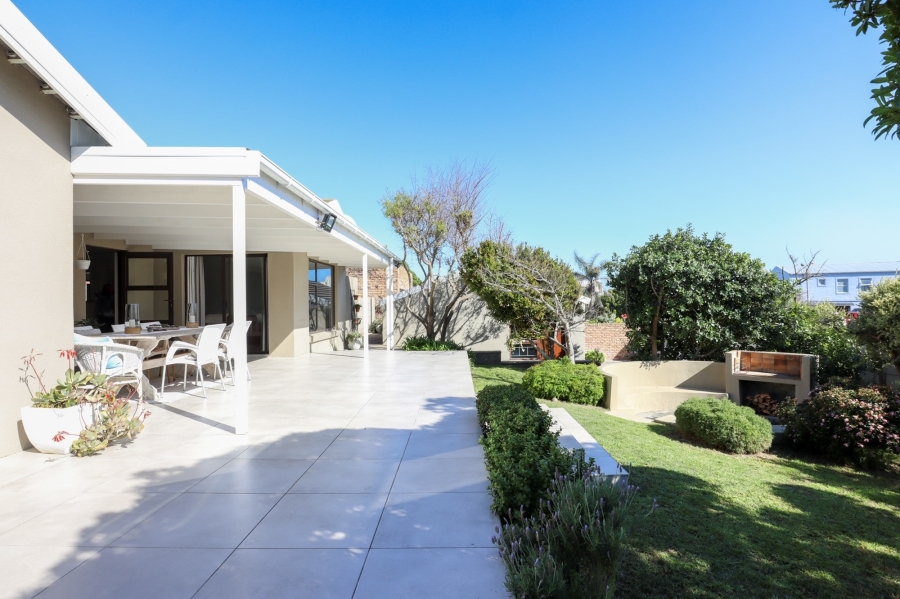 4 Bedroom Property for Sale in Melkbosstrand Central Western Cape